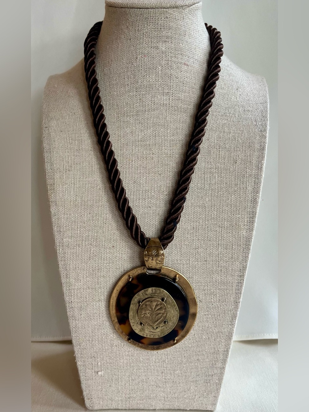 Gold-Tone Tortoise Shell  Medallion Choker - Women Jewelry